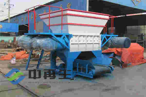 選擇中再生塑料撕碎機(jī)，消除”白色垃圾“